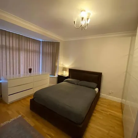 Cheviot 2 Bed Apartment London Exterior photo