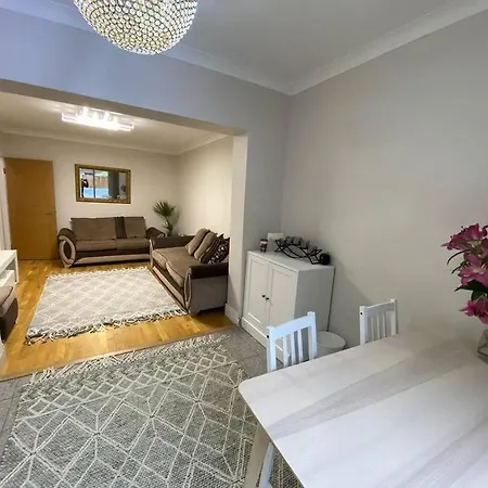 Cheviot 2 Bed Apartment London Exterior photo